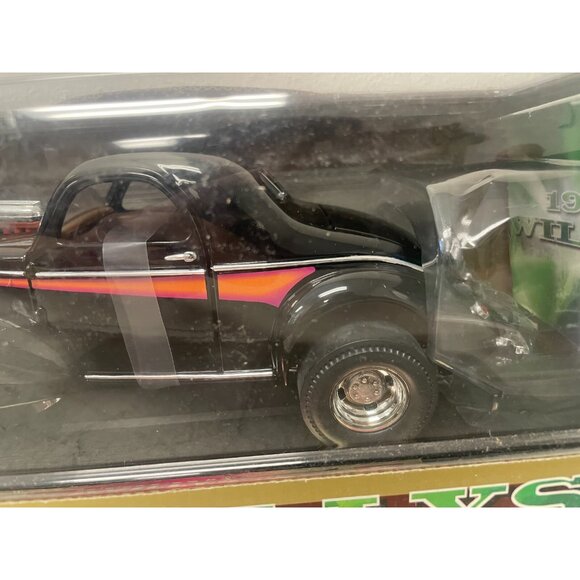 Lot of 2 Road Signature 1:18 Diecast 1969 Plymouth Barracuda & 1941 Willys Coupe - Picture 6 of 10